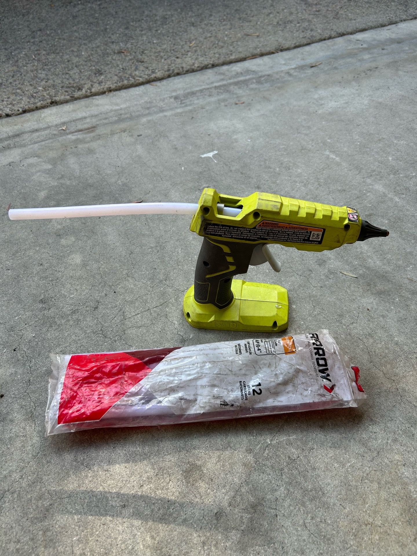 Ryobi Cordless Glue Gun + 12 Glue Sticks
