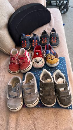 Adidas Toddler Shoes sizes —-> 6c-7c