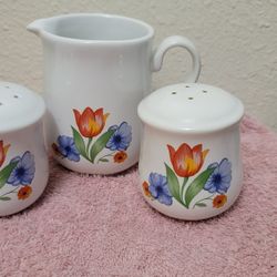 Vintage Corelle tulip salt & pepper shakers & creamer 