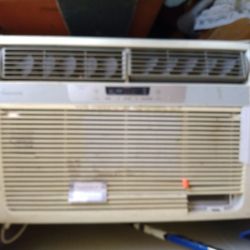 Frigidaire 25,000 Btu Airconditioner