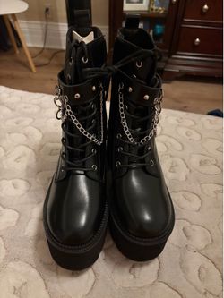 Black goth boots size 8 new