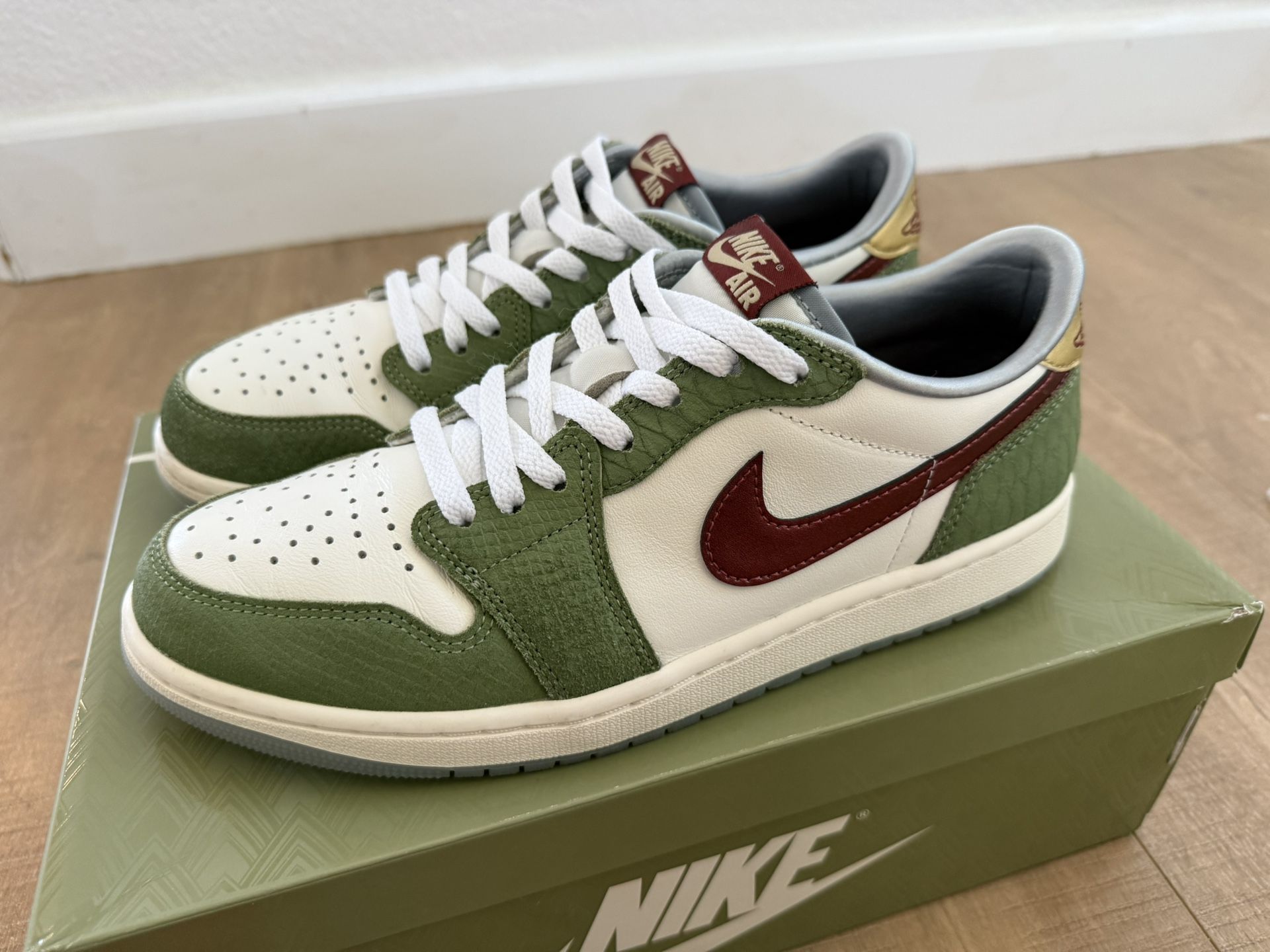 Excellent Jordan 1 Low OG CNY Sz 10.5 Year Of The Dragon 