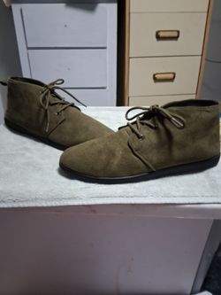 Hardly worn ladies size7 army green suede laceup ankle boots