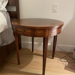 Vintage Baker Parlour Table 25.5” Diameter