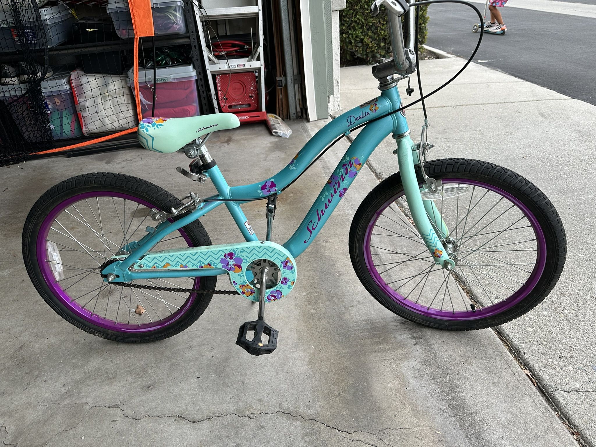 Girls Schwinn Deelite Bike