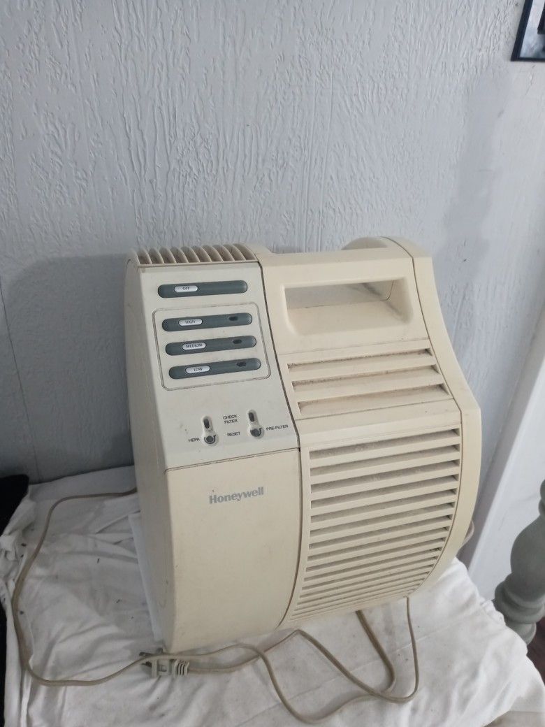 Honeywell 17000-S White Quietcare True Hepa Air Purifier Filtration Cleaner