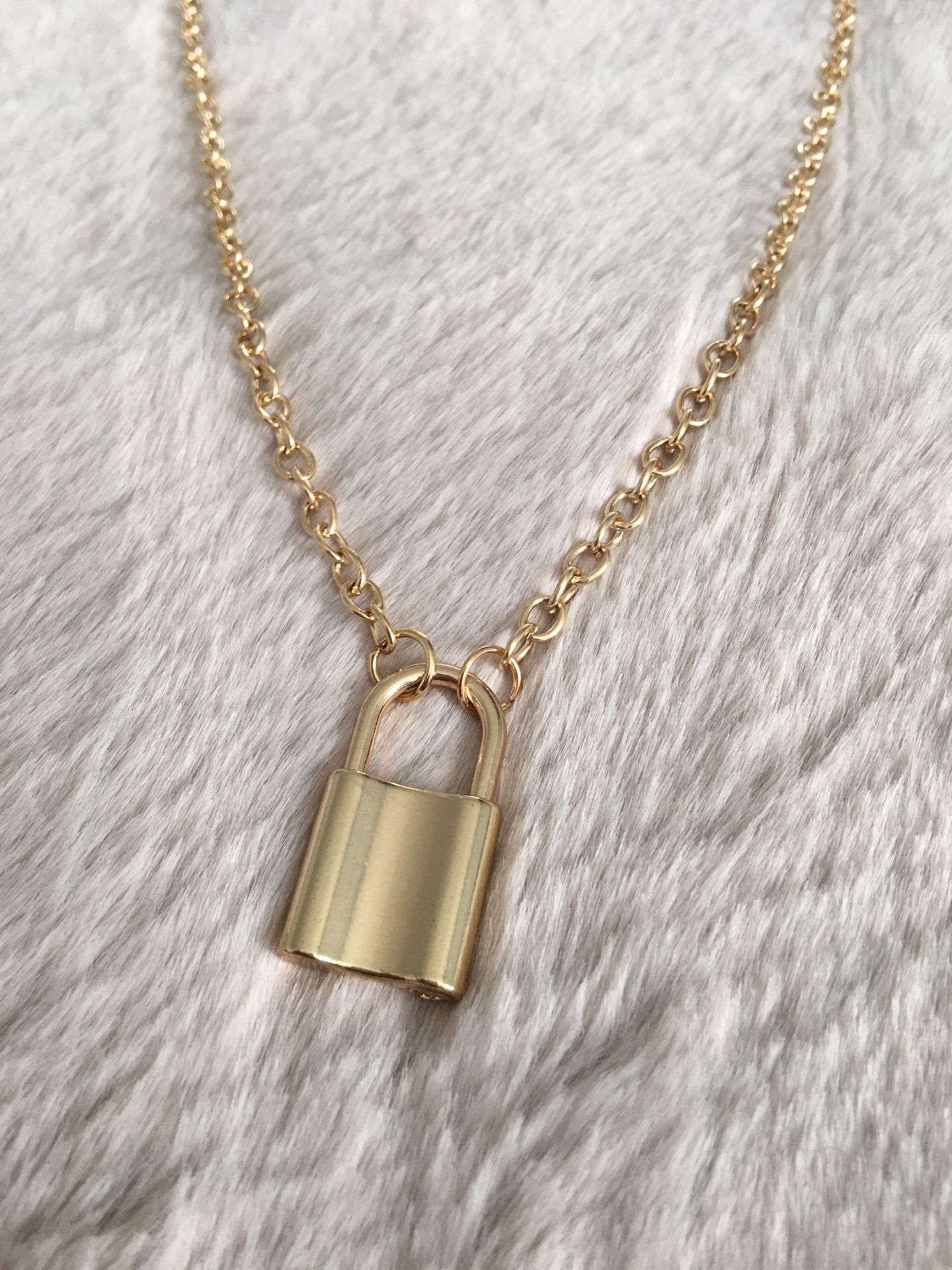 Dainty gold lock chain necklace