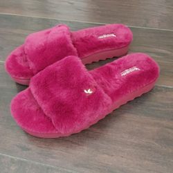 Ugg Slippers Like New 9