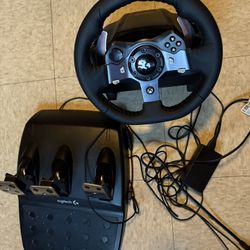 Logitech G920 Racing Wheel with Pedals for Xbox One and PC