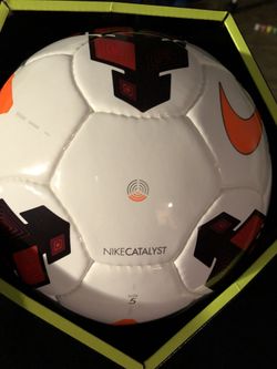 Nike soccer ball Nike catalyst size 5 NEW msrp 80 for Sale in
