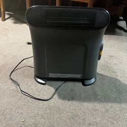 A portable ceramic heater Honeywell EnergySmart ThermaWave (Model HZ-860).