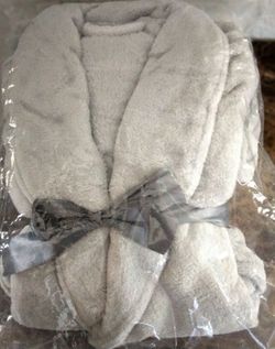 Women's Robe $10 - 100% Polyester - New