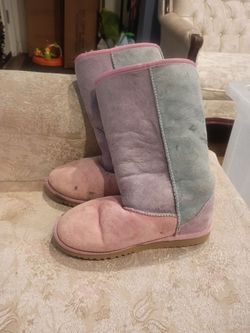 Girls uggs size 4