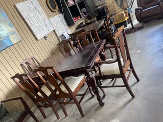 Dinnig table 5 chairs
