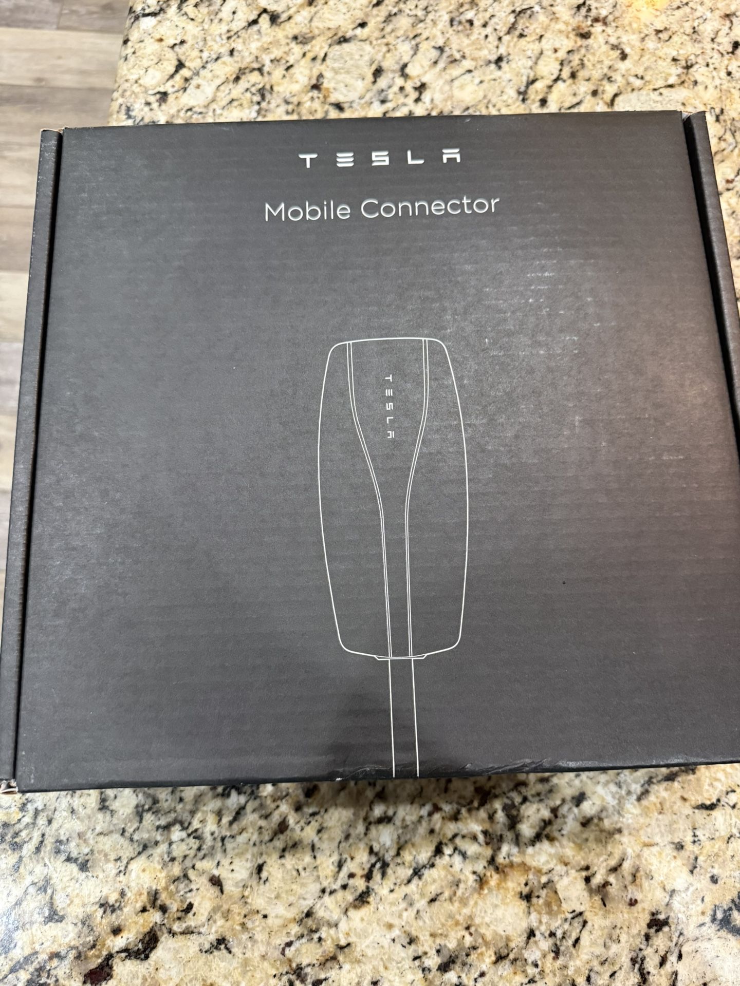 TESLA MOBILE CONNECTER CHARGER