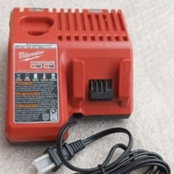 Milwaukee M12/M18 Battery Charger 