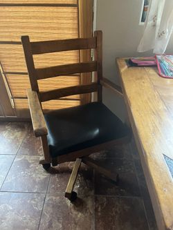 Kitchen Table 6 Chairs, Beautiful Wood With Leather