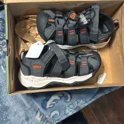 Keen toodler shoes Never Worn Size 8 