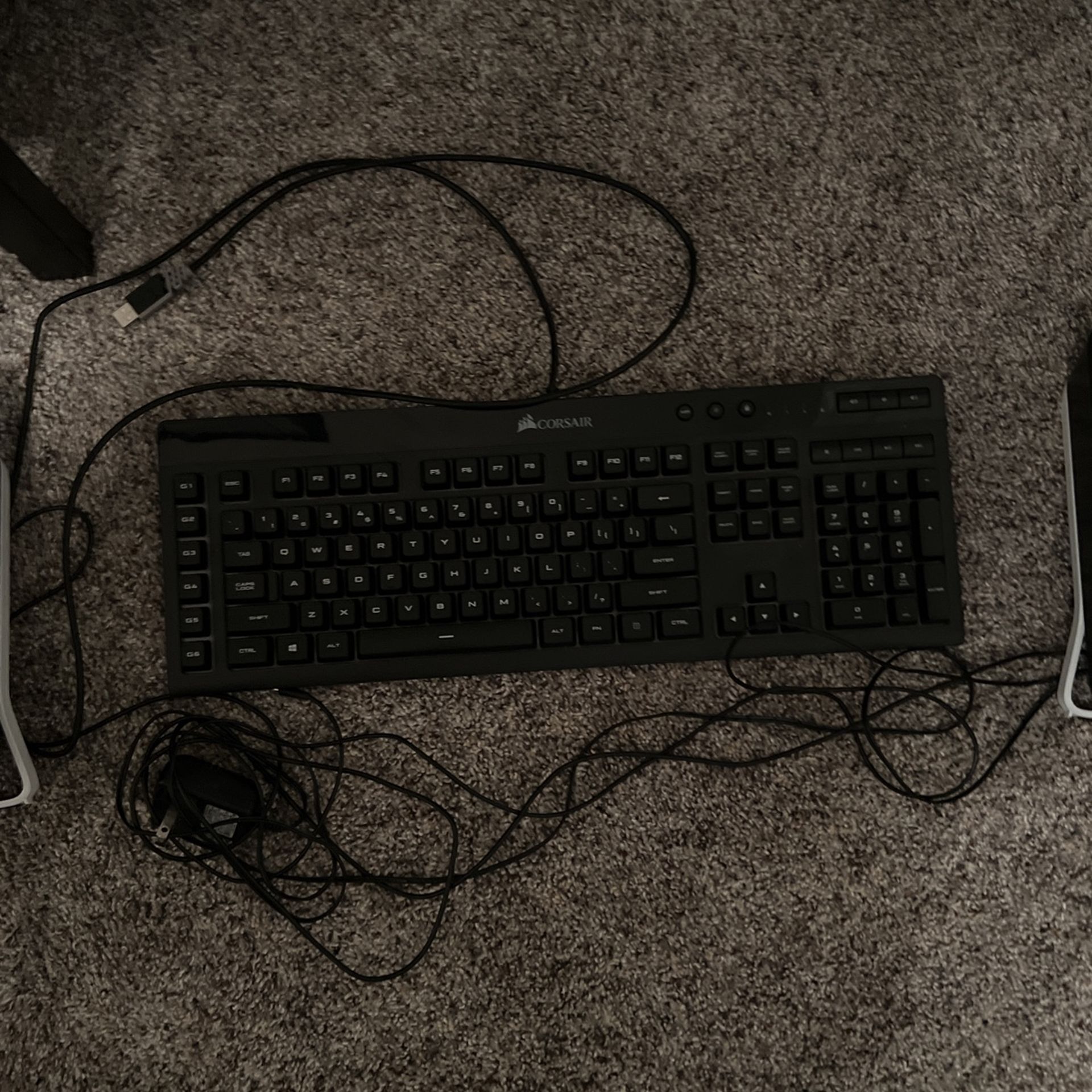 Corsair K55 Rgb Gaming Keyboard / Logitech Speakers