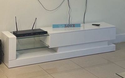 Stand de TV y  lámpara de lágrimas