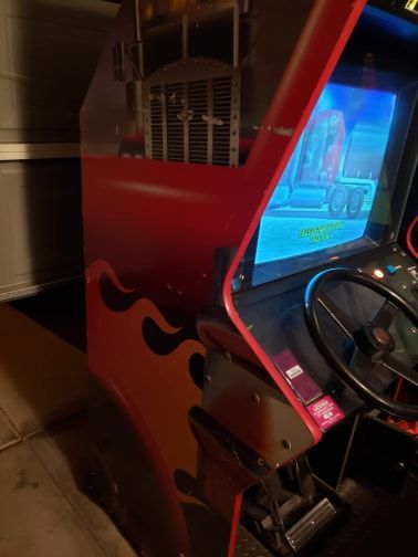 18 WHEELER ARCADE DRIVING GAME
