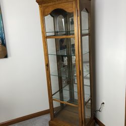 Vintage Ethan Allen lighted curio cabinet