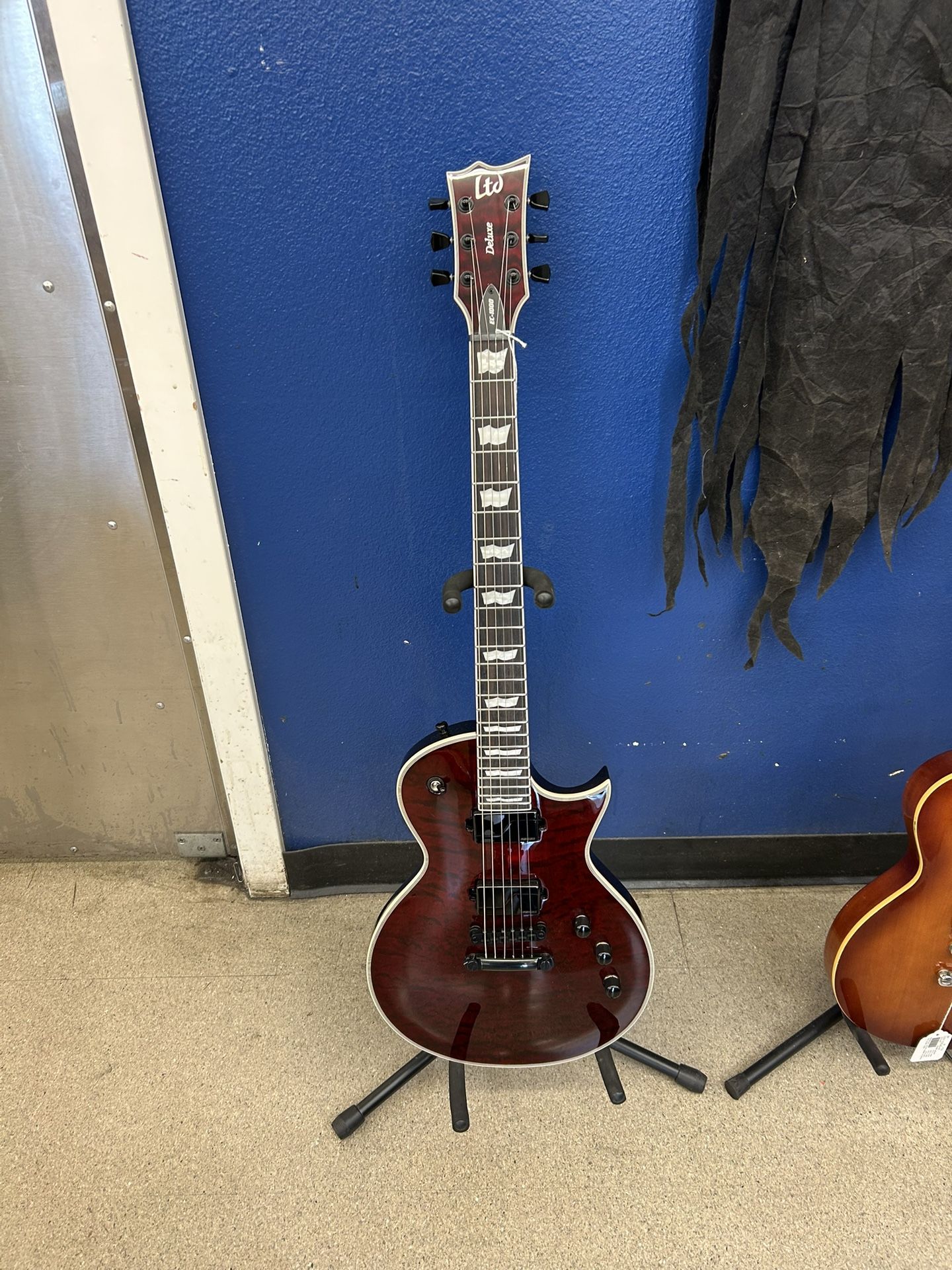 LTR Acoustic/Electric Guitar (Deluxe EC-1000) Comes With Hard Case ESP