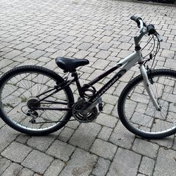 Women’s Schwinn 26 inch bike