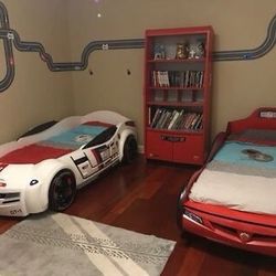 🏁🏎🏁Cilek Amazing Kids 2 Twin Car Beds, armoire/wardrobe, bookshelf, and more!