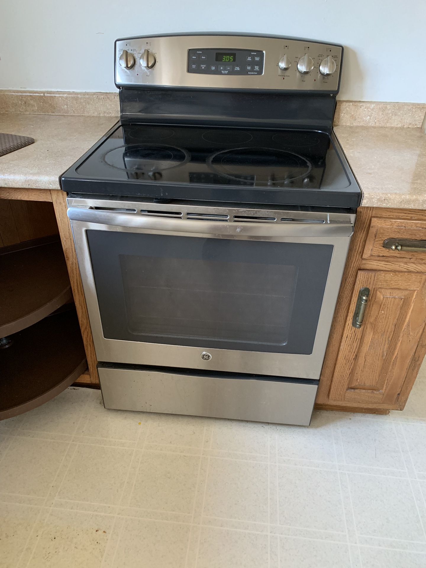 Stuff,microwave,dishwasher all stainless still