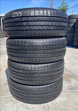 255/60/18 Goodyear 📍📍 Vendo un set de llantas con 80% de vida las 4 📍🌟