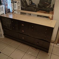 9 DRAWER DRESSER 