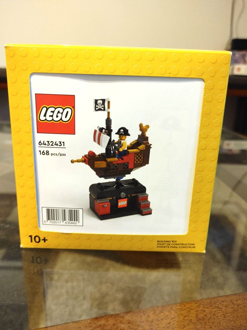Lego Mini Pirate Ship (GWP)