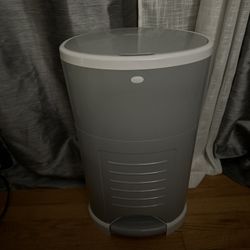 Gently Used Dekor Diaper Pail.