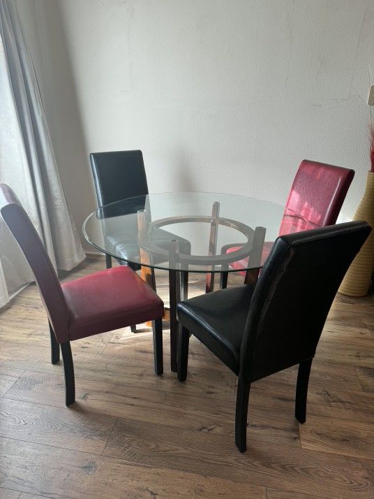 Round Glass Dinning Rm Table W 4 Chairs