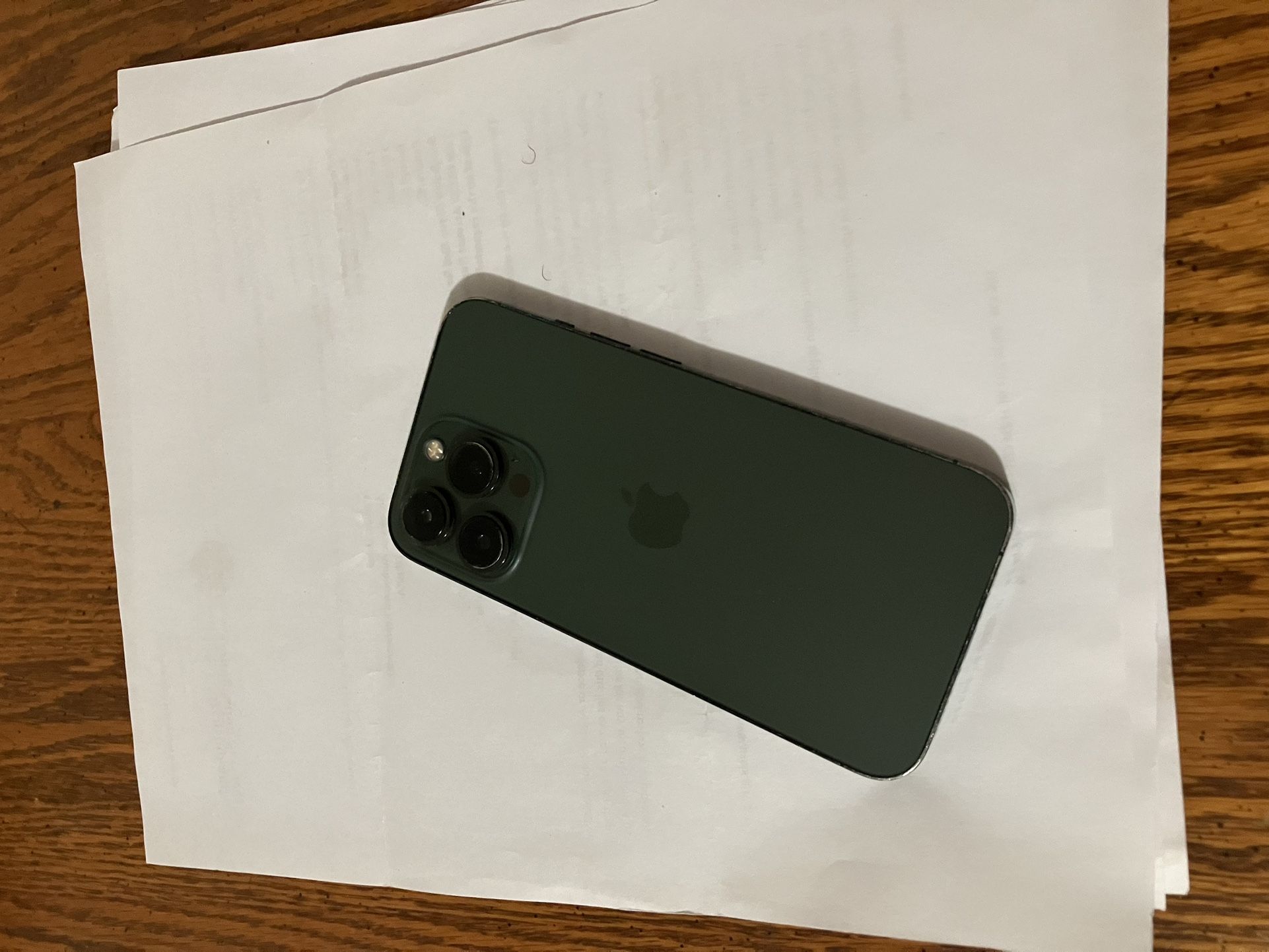 iPhone 13 Pro 128gb T-Mobile & Metro only( Minor Scratches but No Cracks )