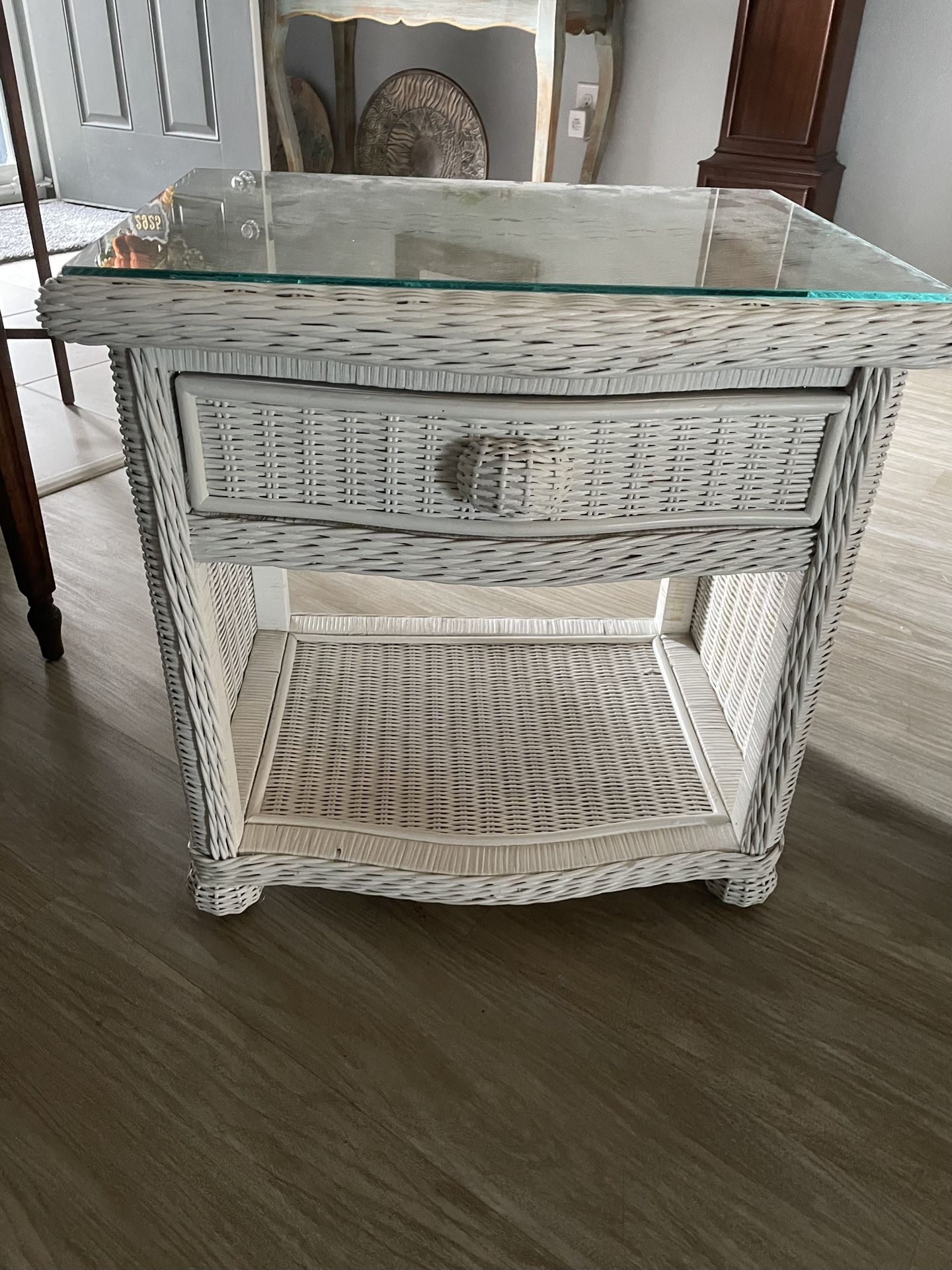 White Wicker End Table Nightstand