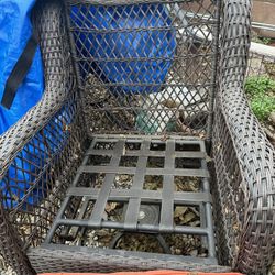 Swinging Swivel Outdoor Chairs (2)