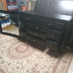 Black 9 Drawer Dresser With Mirror And Complete Queen Size Bed.