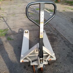 Crown Pallet Jack 