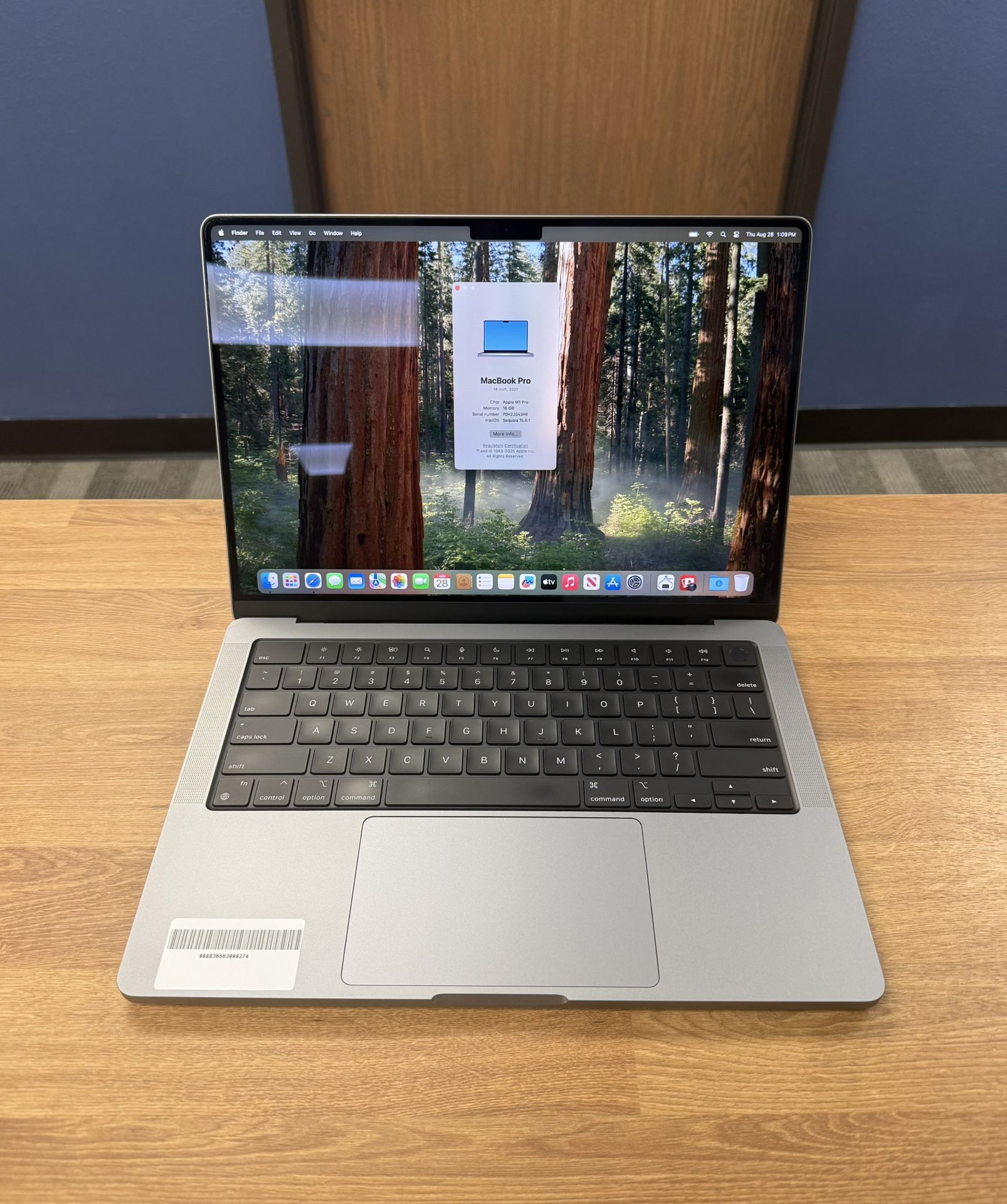 14" MacBook Pro M1 Pro 8 Core*500GB SSD*16GB RAM