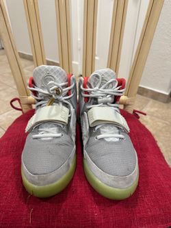 NIKE Air Yeezy 2 Platinum sz 10