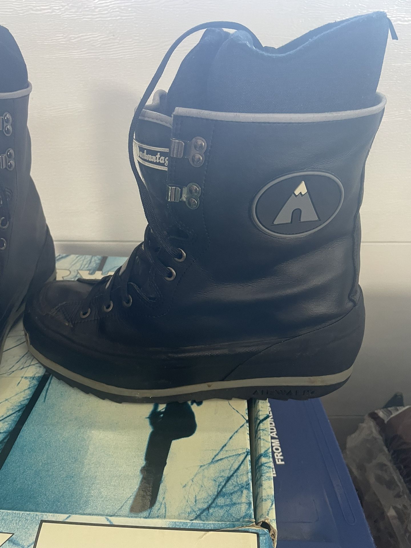 VINTAGE AIRWALK SNOWBOARD BOOTS SIZE 13