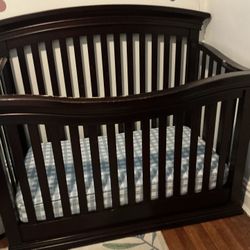 Baby Crib With Mattress 