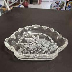Mikasa Crystal Glass Candy & Nut Dish, Etched Poinsettia Basket, Scalloped Edges W/Hearts 8.25" X 7.5"