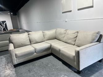 SECTIONAL COUCH Y