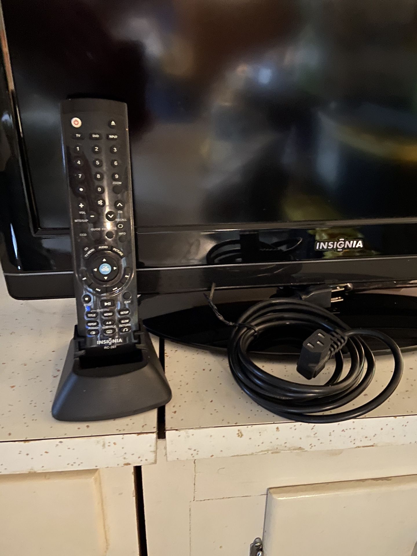 Insignia 26” LCD Color TV & DVD Video Player