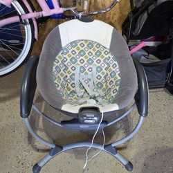 Graco Glider XL.    Baby Rocker 