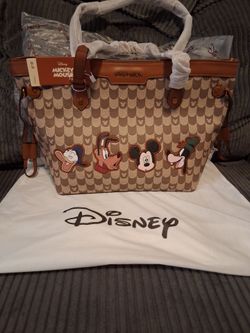 Exclusive Disney Mickey & Friends tote bag brand new hard to find from Disney Park..Disney Mickey & Friends tote bage esta nuevo es de Disney park est