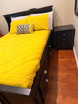 Full size bed with 8 storage drawers.